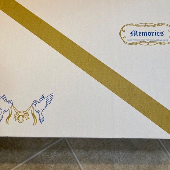 ALLURE COUTURE CLASSIC WEDDING GOWN - Picture 4 of 8